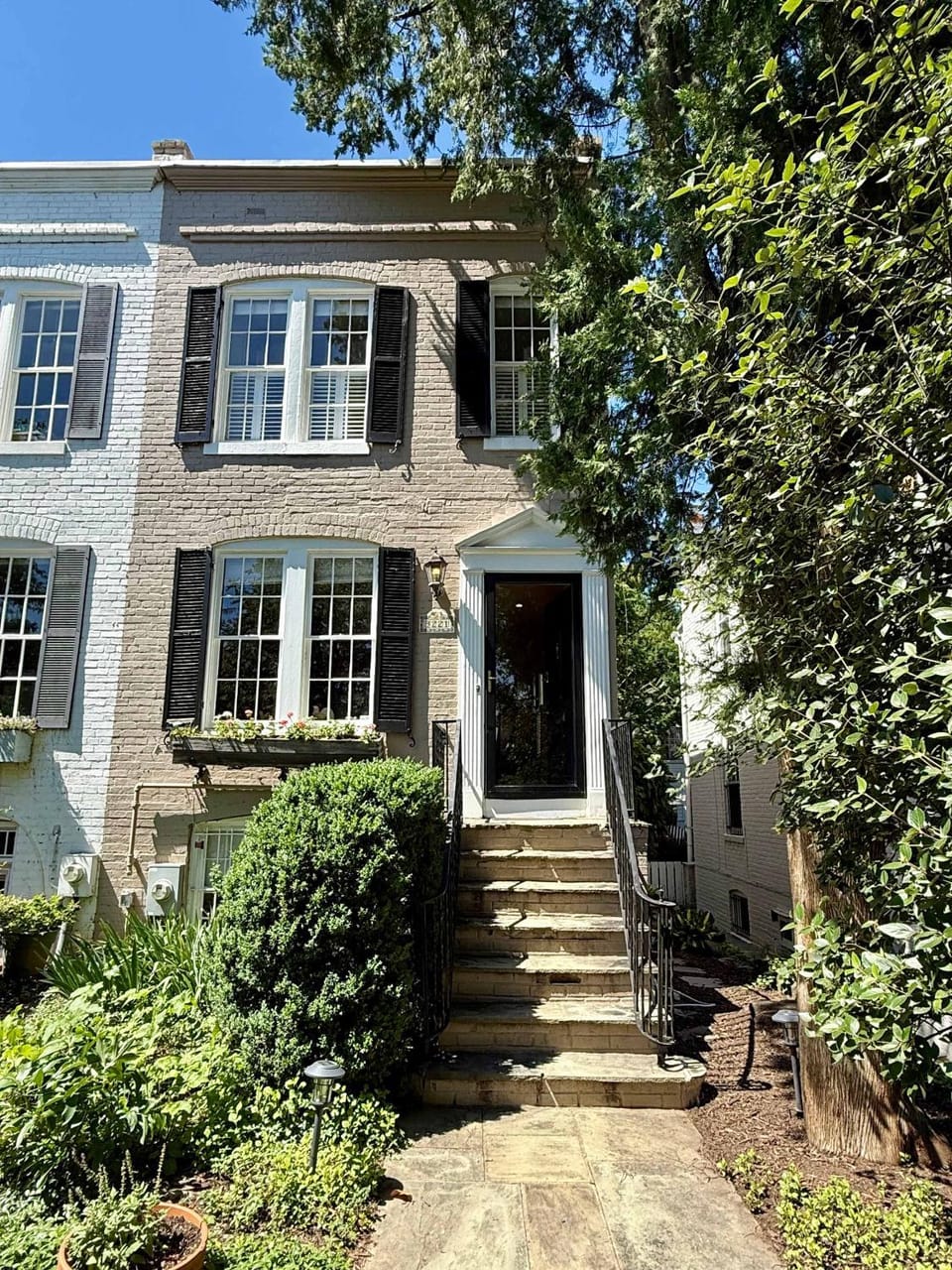 'Book Hill' Georgetown House Walkable with Garage House in Arlington
