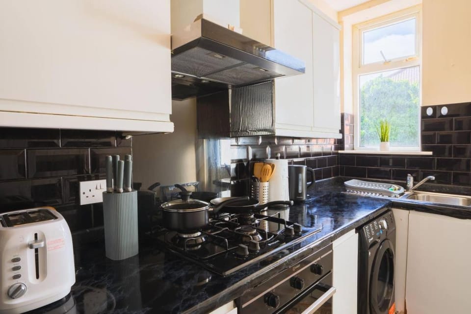 Kitchen or kitchenette, stove, toaster, washing machine