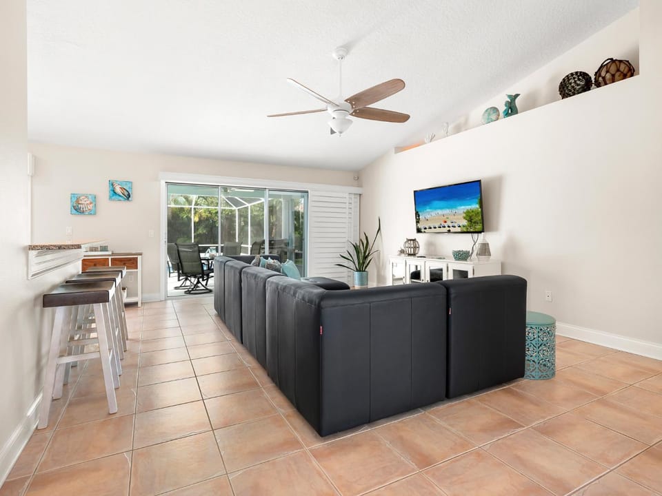 Patio, TV and multimedia, Living room, Seating area, furniture