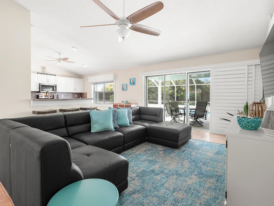 Patio, Balcony/Terrace, Kitchen or kitchenette, Living room, Seating area, furniture