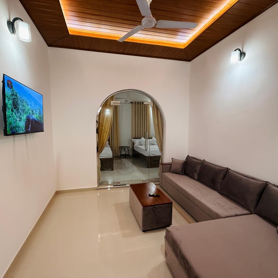 Communal lounge/ TV room