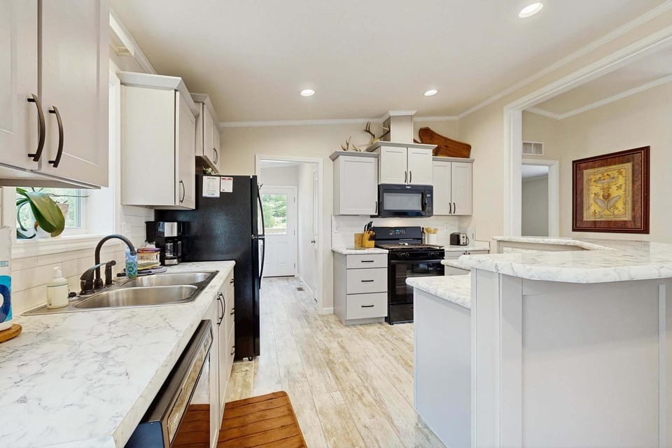 Blackhawk Retreat- Near Lakes Trails & Golf House in Petenwell Lake