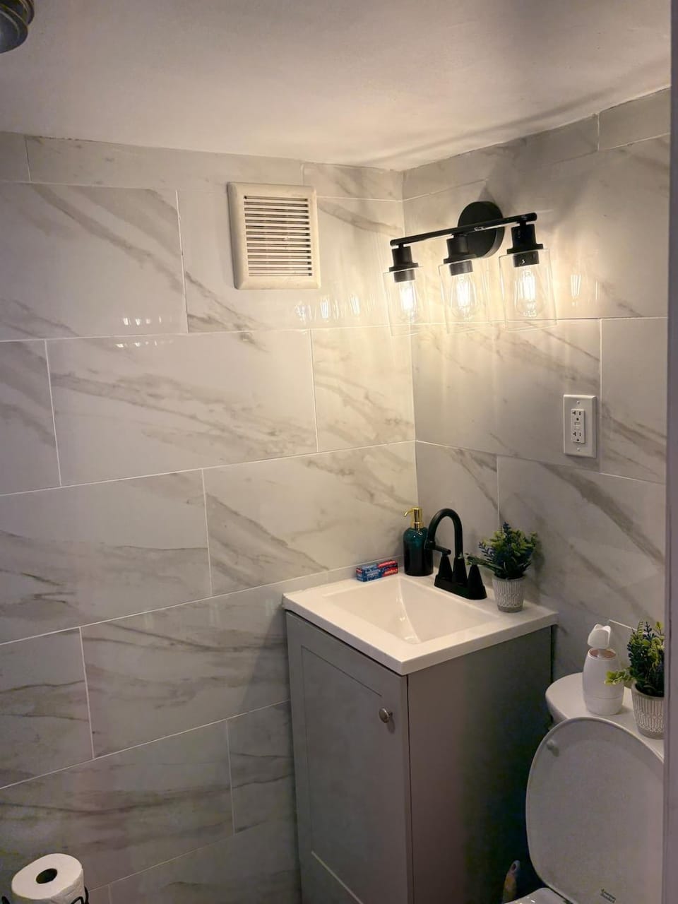 Private Basement Apartment with Separate Entrance Apartment in Yonkers