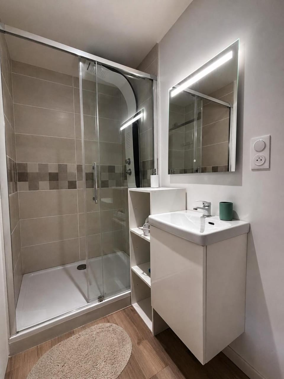 Shower, Bathroom, towels