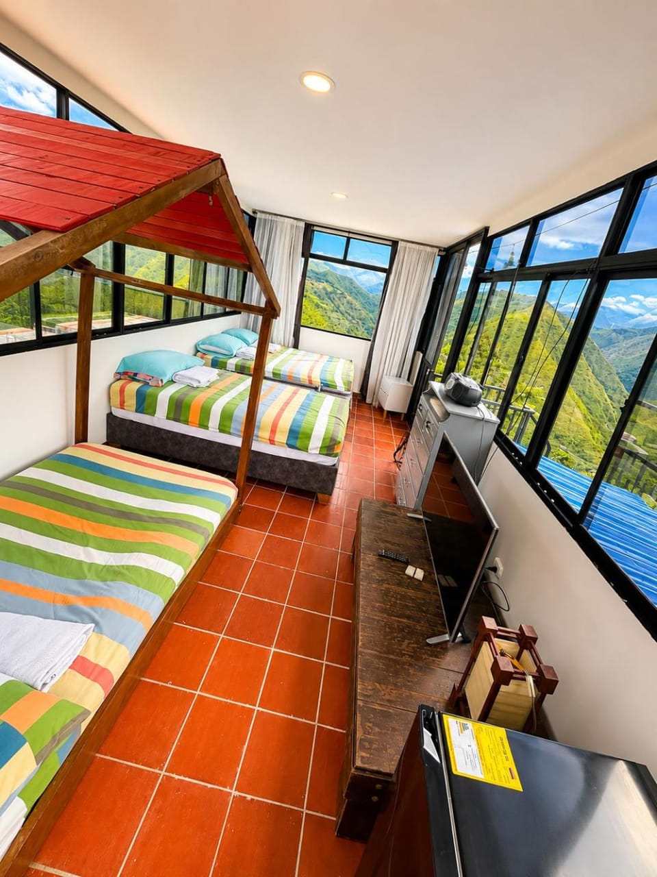 Bed, Natural landscape, TV and multimedia, Balcony/Terrace, Photo of the whole room, Mountain view