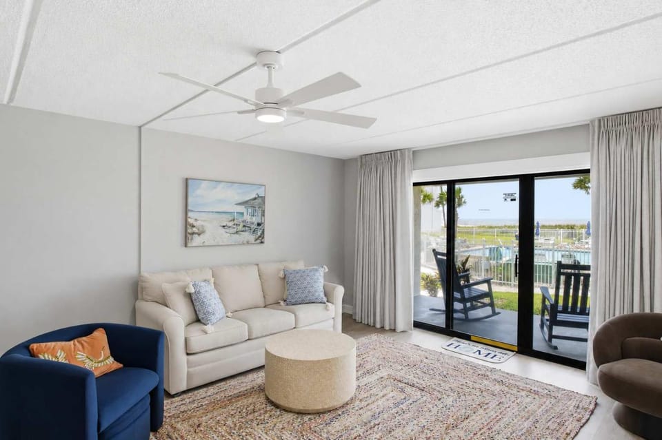 No Stairs Beach View Pool SGI Villa D2 House in Saint George Island