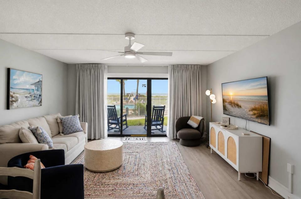 No Stairs Beach View Pool SGI Villa D2 House in Saint George Island