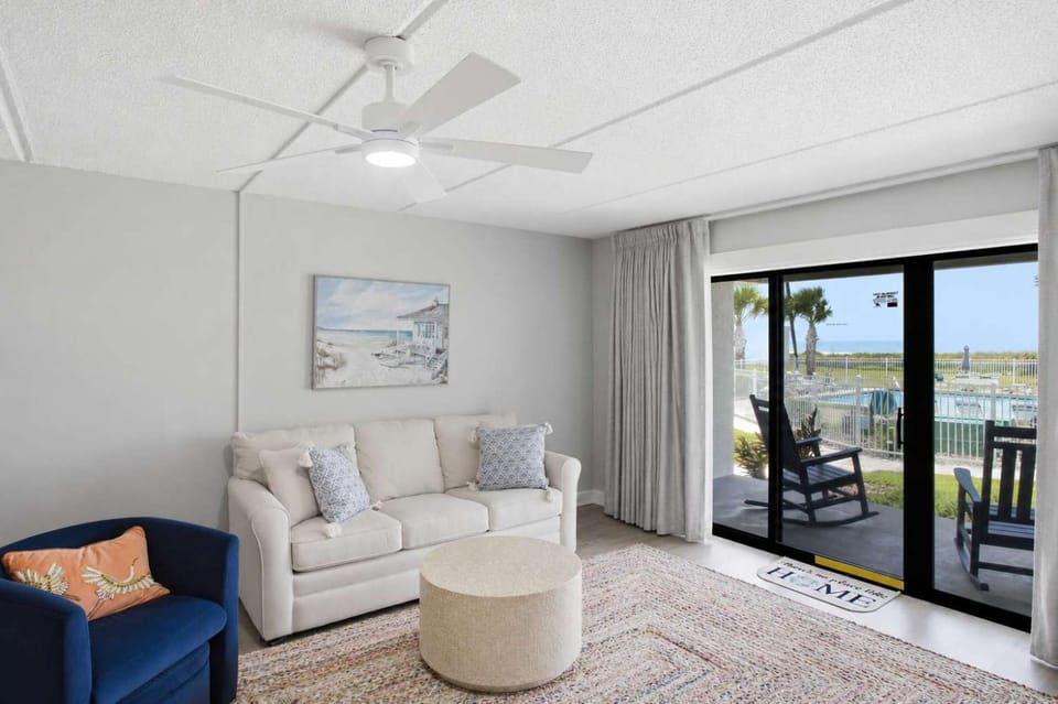 No Stairs Beach View Pool SGI Villa D2 House in Saint George Island