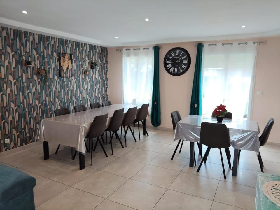 Dining area, Meals