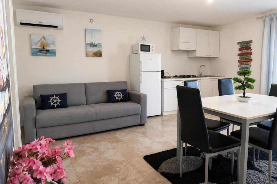 Kitchen or kitchenette, Living room, Seating area, Dining area, oven, pet friendly