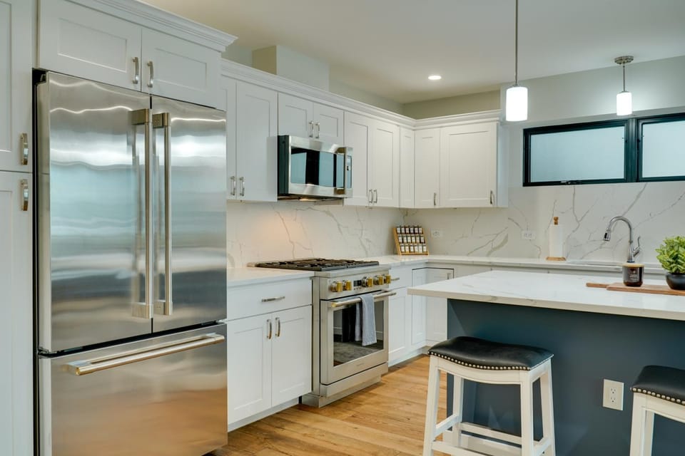 Brand-New Luxury Lakefront Condo - 2200 Sq Ft! House in Queensbury
