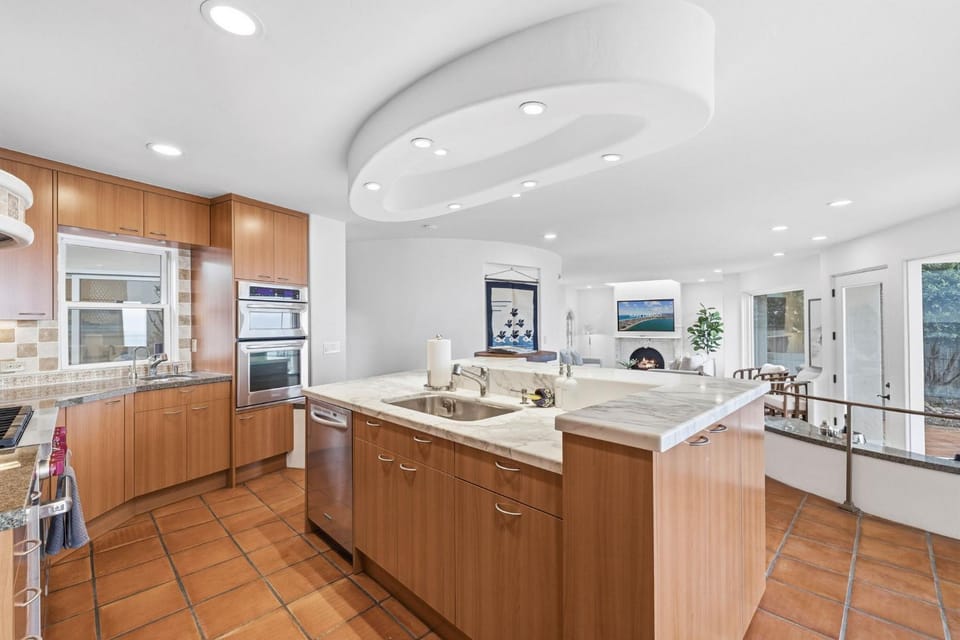 Luxury Oceanfront Bird Rock Retreat, Hot Tub, Firepit, Amazing Sunset Views House in La Jolla