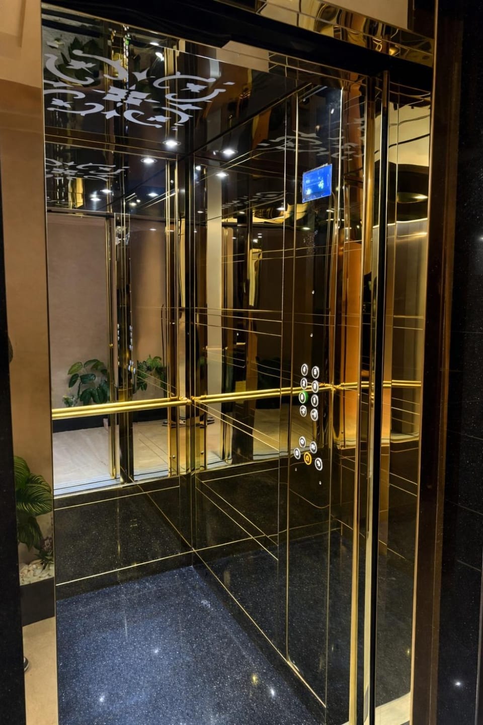 Large Sunny studio BD Anoual Maarif Parking Fiber Tram Apartment in Casablanca