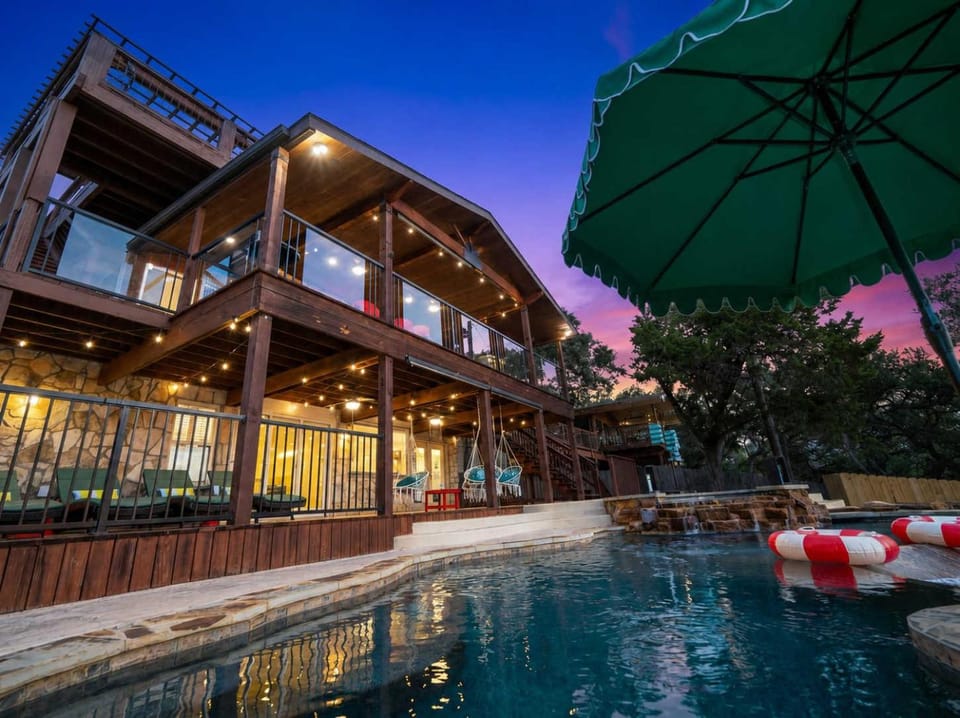 Wildlight House Cascade Canyon Lake Sleeps 17 House in Canyon Lake