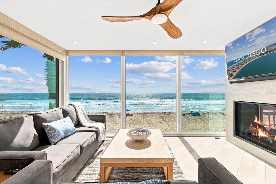 Mission Beach Oceanfront Penthouse, Wraparound Deck, Fireplace, Garage Parking, Amazing Views House in Mission Beach