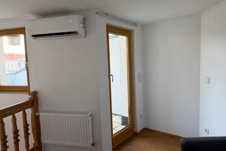 Rooftop Maisonette - Terrace & AC Apartment in Vienna