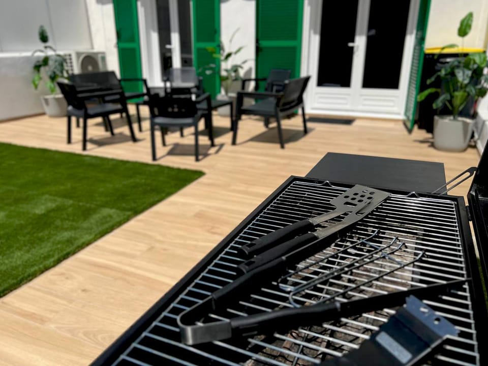 Patio, Day, BBQ facilities, BBQ facilities