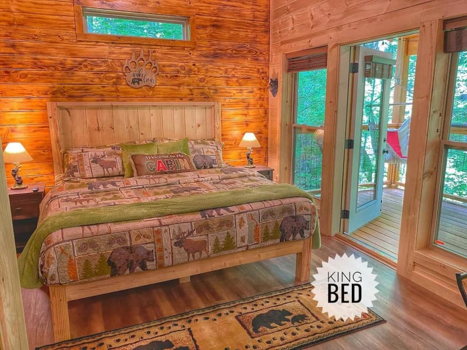 Quiet~peaceful~fast WiFi~f/p~hottub~Dollywood~#10 House in Douglas Lake
