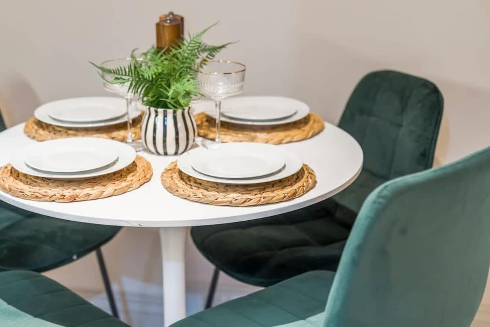 Modern 2BR Apt in Leeds Arena Uni City Hub Stay Apartment in Leeds