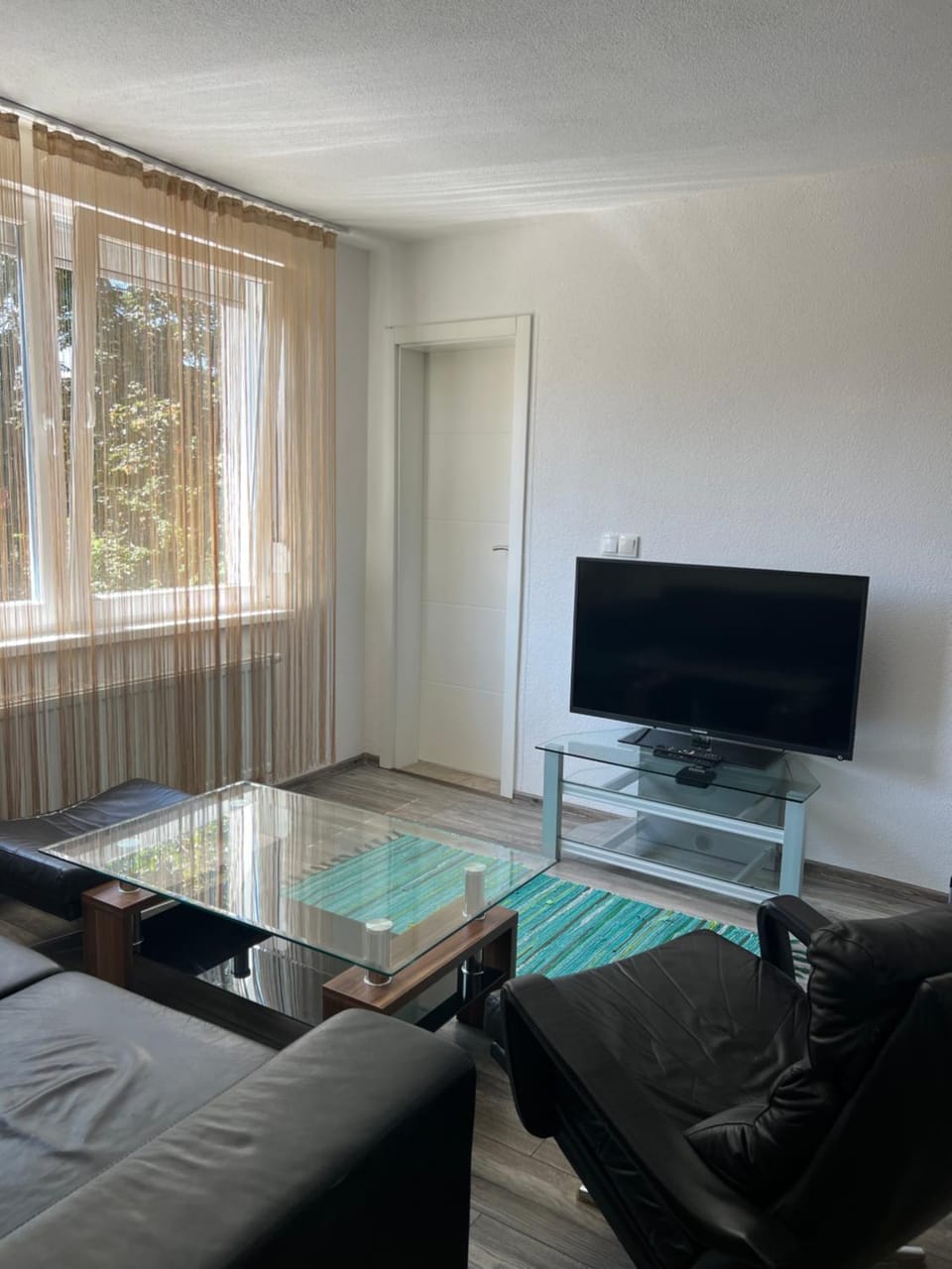 Communal lounge/ TV room, TV and multimedia, Living room, Seating area, Evening entertainment