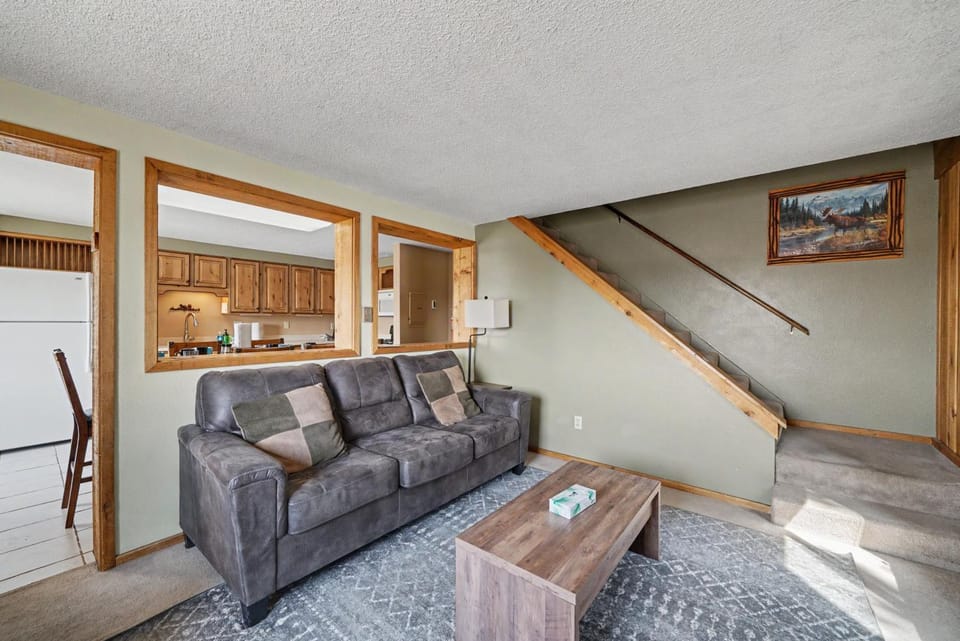 1 minute to Yellowstone Trpper Unit 2 House in West Yellowstone