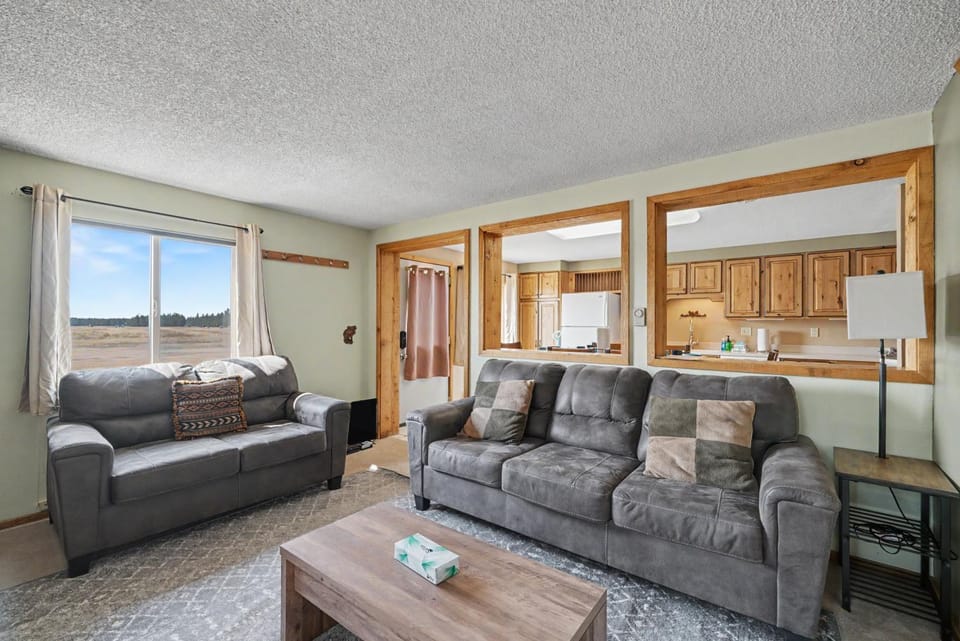 1 minute to Yellowstone Trpper Unit 2 House in West Yellowstone