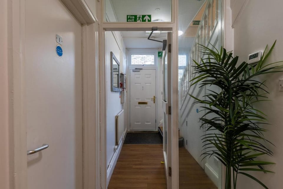 Downing Room -20 mins walk to centre, Private bathroom, kitchen available, Smart TV Bed and Breakfast in Cambridge