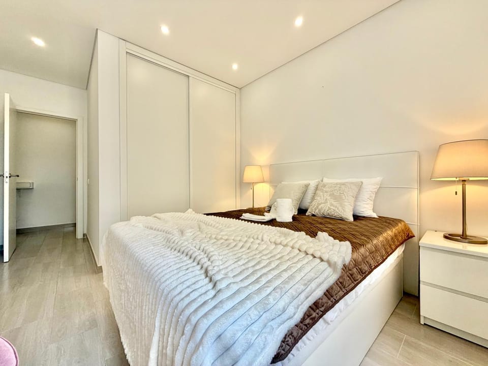 Bed, Bedroom, wardrobe