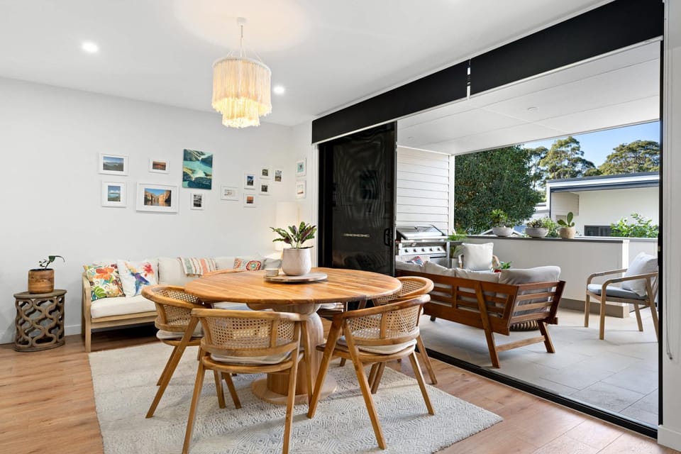Seating area, Dining area