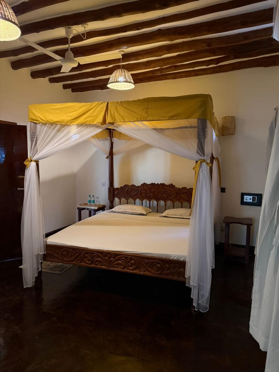 6 bedrooms near the beach Villa in Kenya