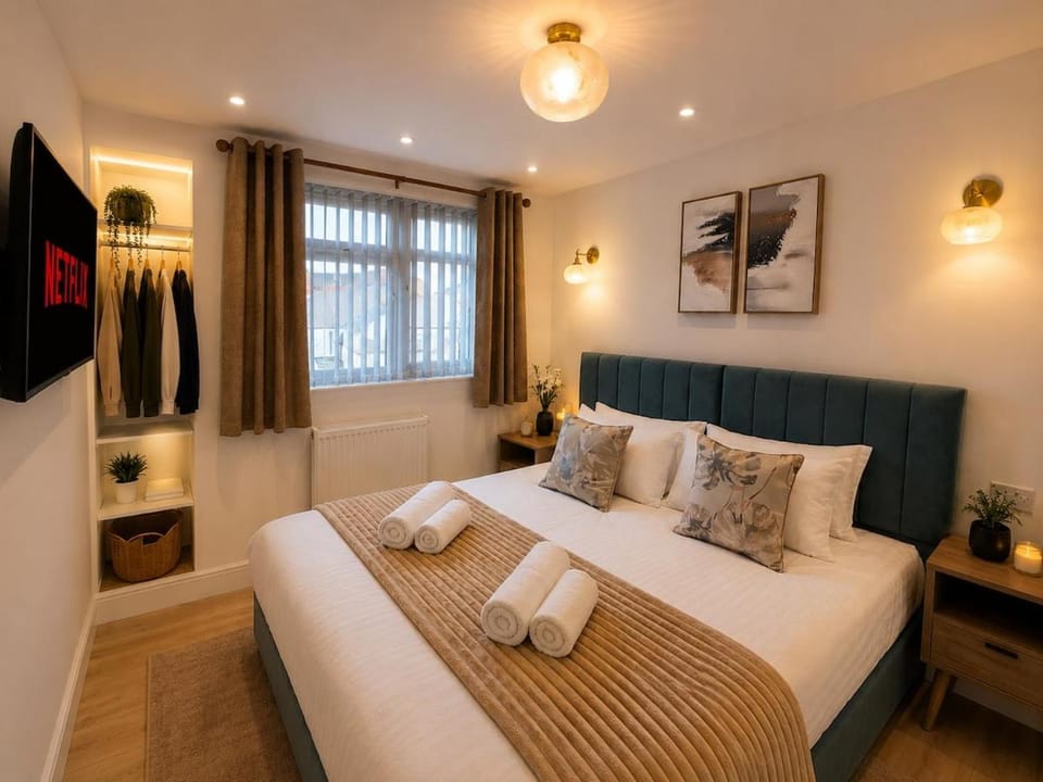 Central Luxury 7 Bedroom House 14-Beds 4-Bathrooms - Hot Tub - Parking - Garden House in Cardiff