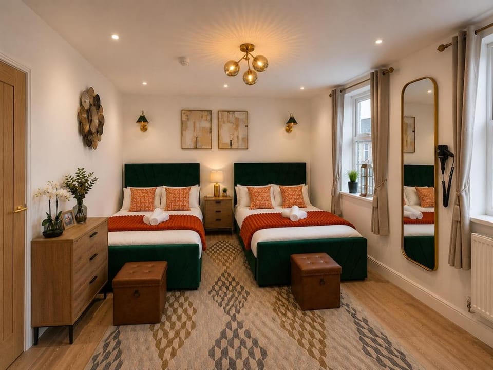 Central Luxury 7 Bedroom House 14-Beds 4-Bathrooms - Hot Tub - Parking - Garden House in Cardiff