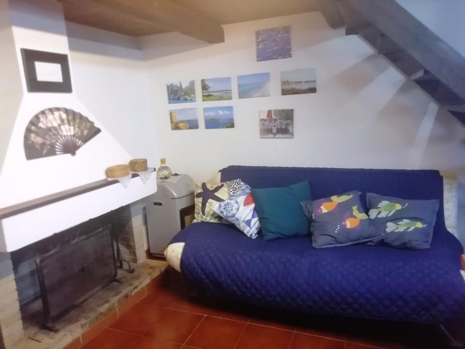 Bed, Living room
