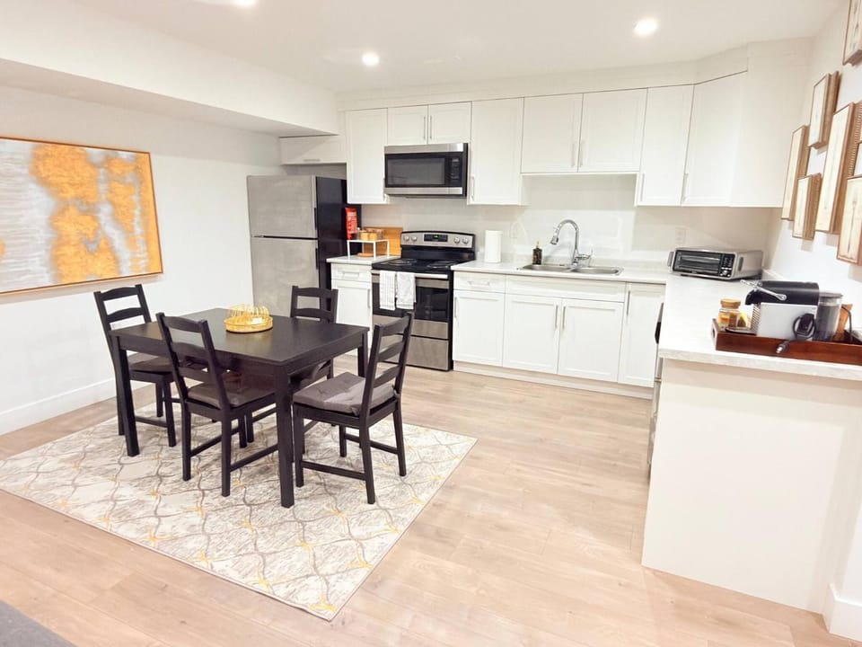 Dining area, kitchen