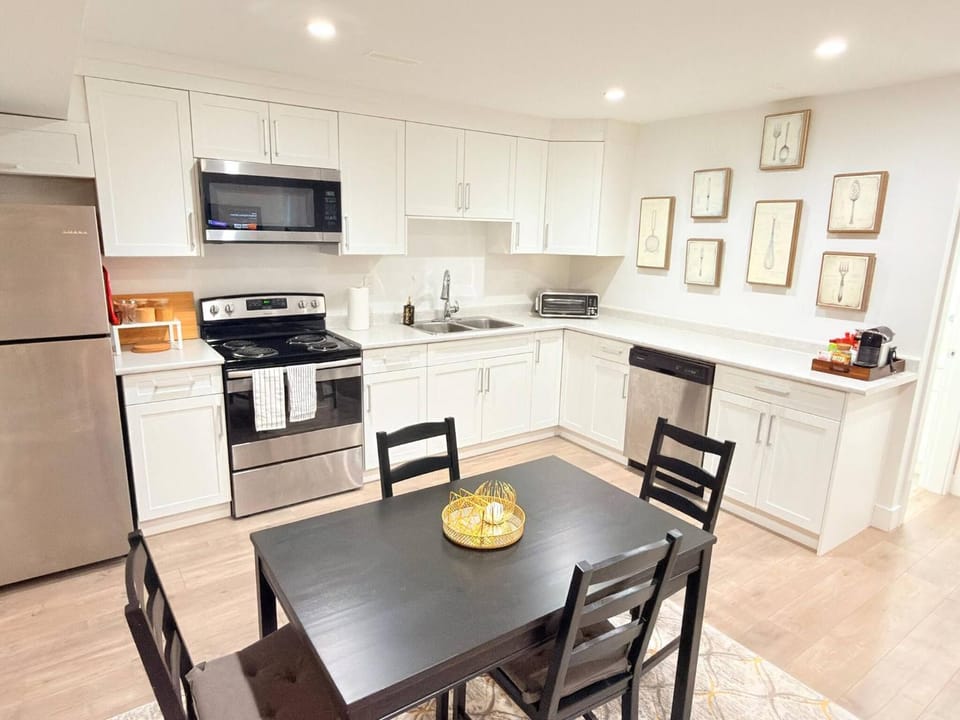 Dining area, microwave, oven, kitchen