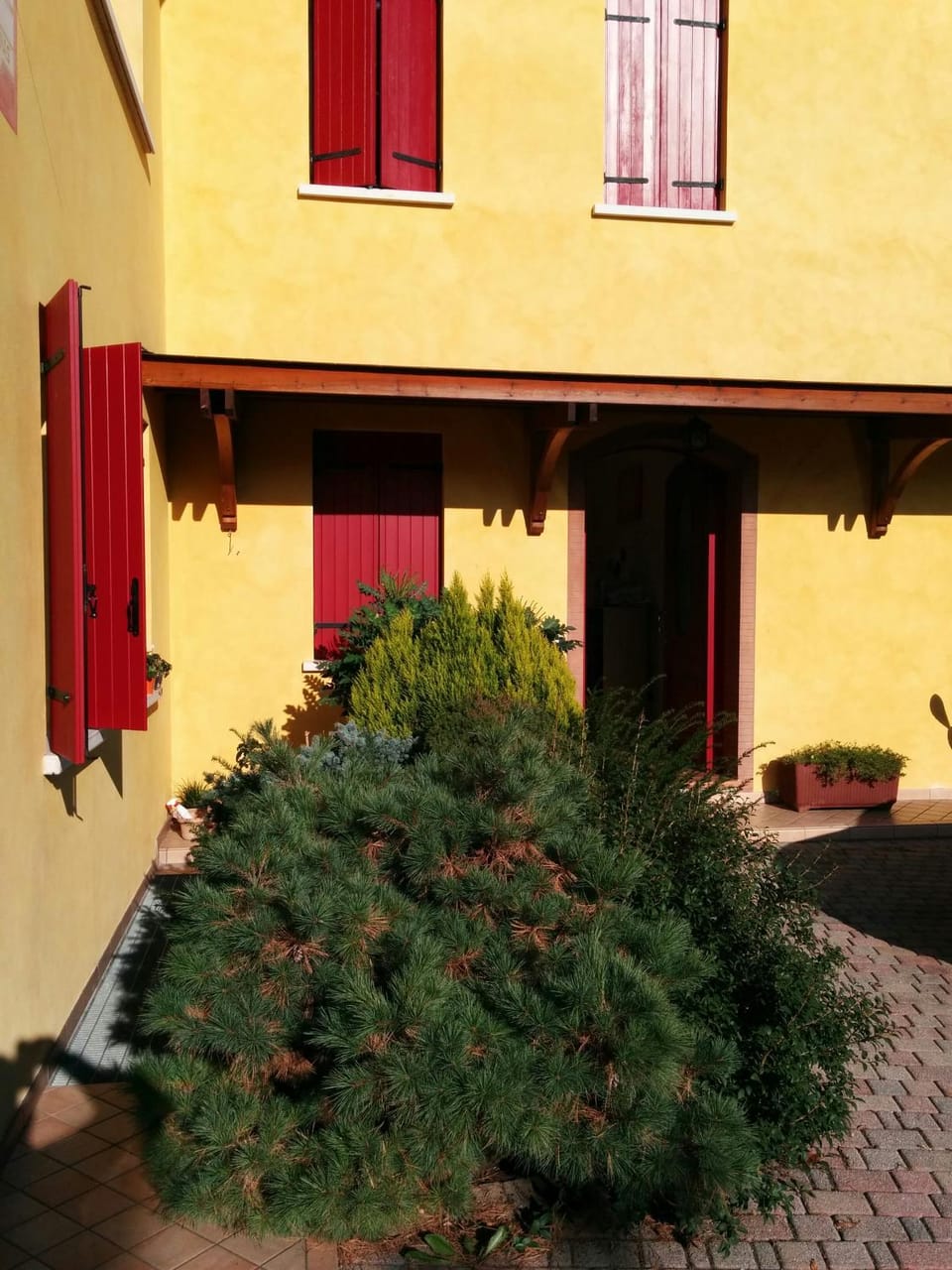 Facade/entrance