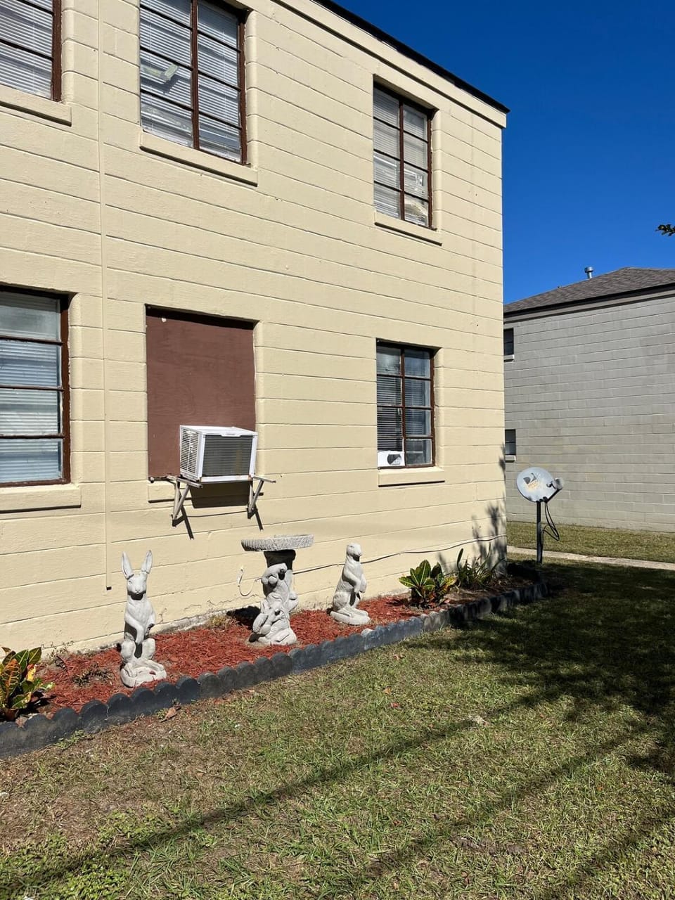 Pet & Smoke Friendly Near SGMC, VSU & Moody Apartment in Valdosta