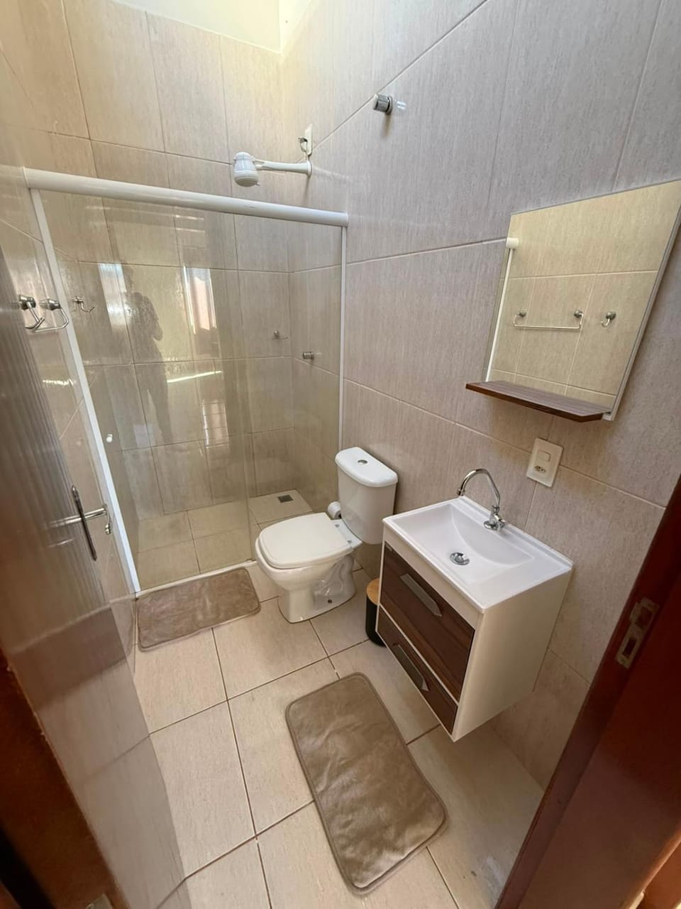 Shower, Toilet