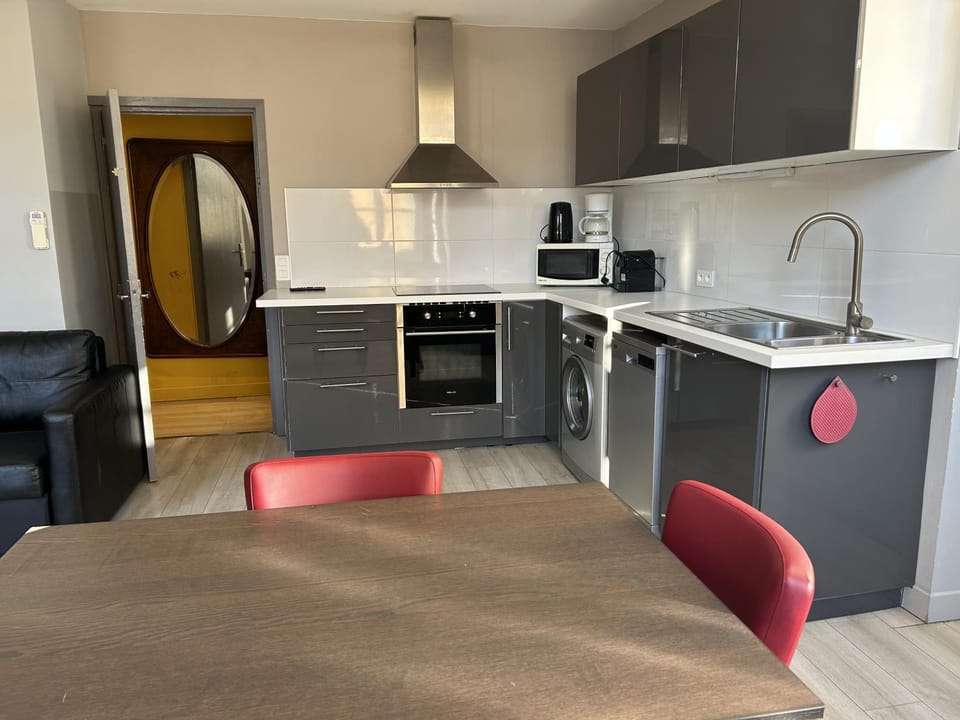 Dining area, kitchen