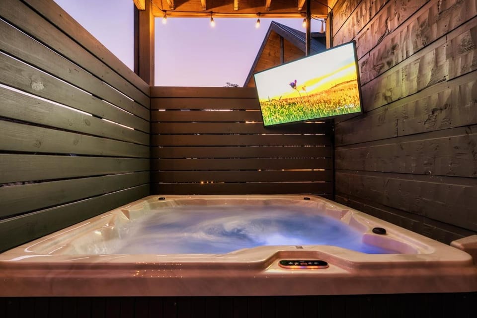 ModernCabinIndPoolArcadeHTubViewsNearParkway Cabin in Pigeon Forge
