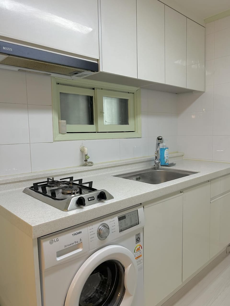 Kitchen or kitchenette, washing machine