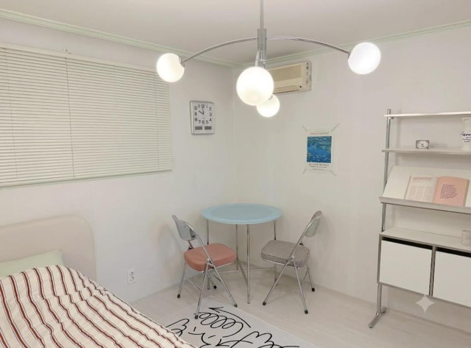 Seating area, Dining area, air conditioner