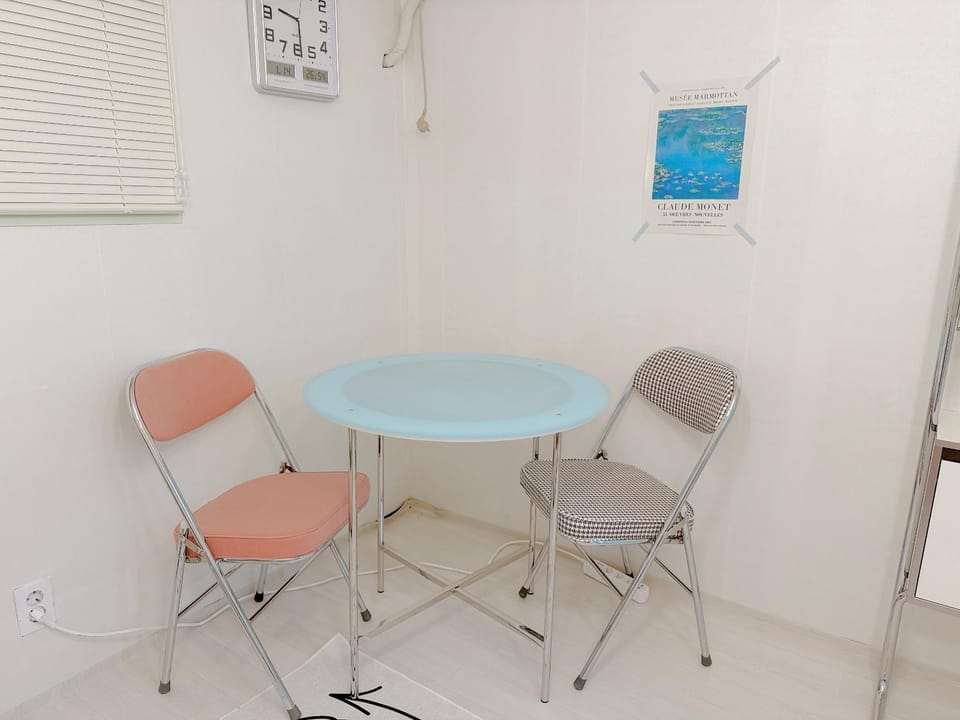 Seating area, Dining area