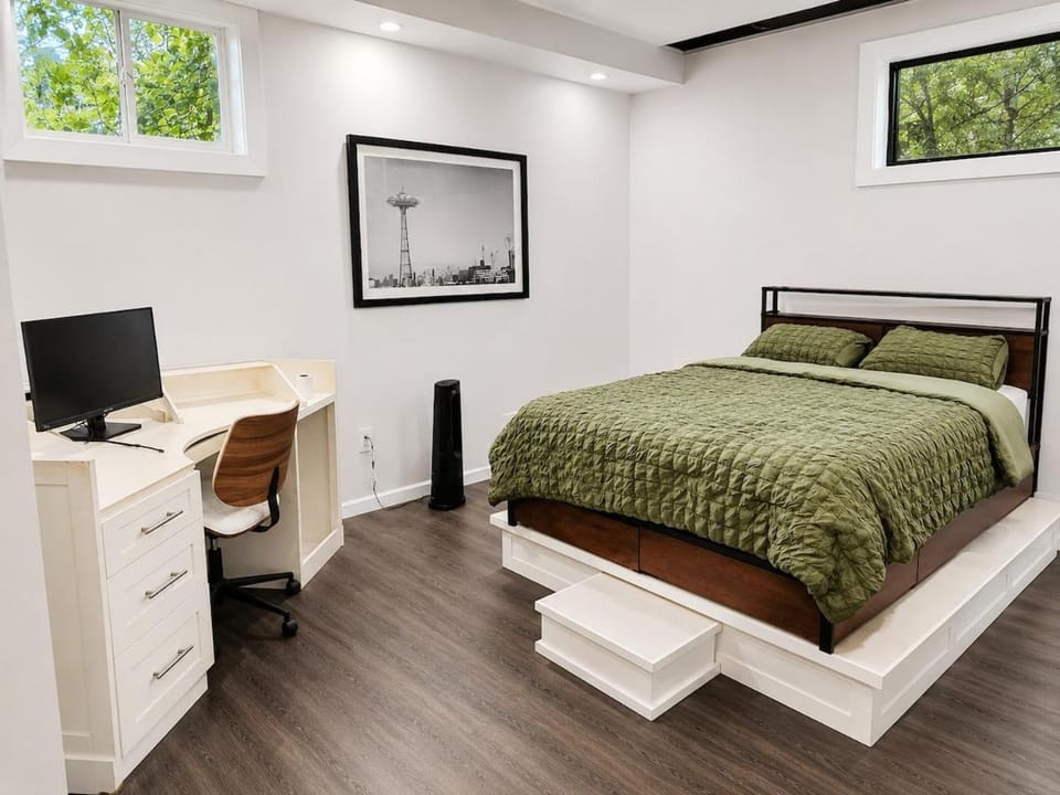 5 Min to ATL Airport, Sleeps 7, 15 Min Downtown House in College Park