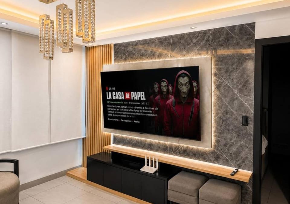 Communal lounge/ TV room, TV and multimedia, Living room, Seating area, Evening entertainment