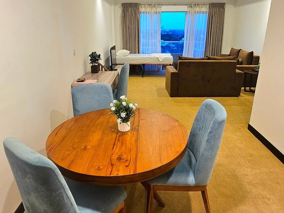 Bed, Living room, Seating area, Dining area