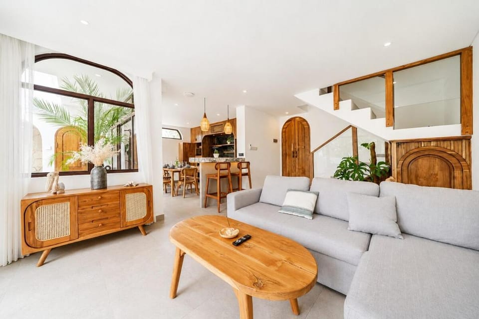 Rivercrest 3BR Villa with Rooftop & Pool near Canggu Villa in North Kuta