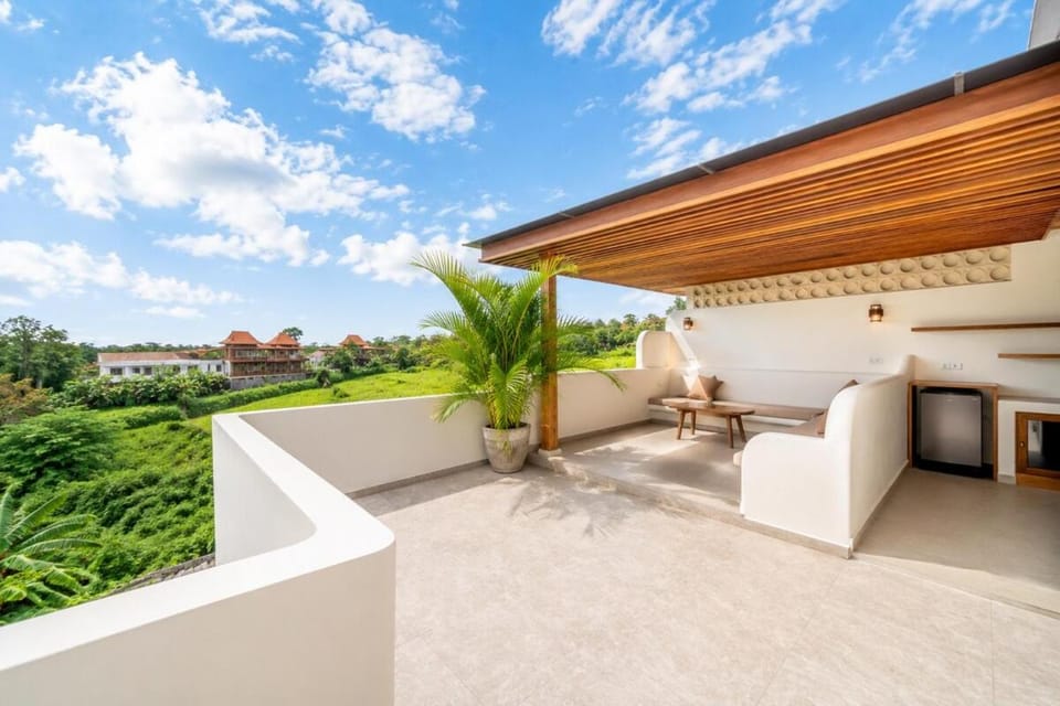 Rivercrest 3BR Villa with Rooftop & Pool near Canggu Villa in North Kuta
