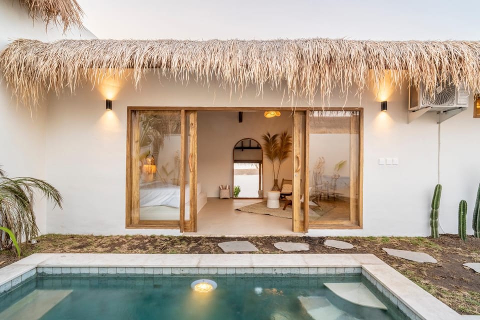 Day, Bedroom, Pool view, Swimming pool, sunbed