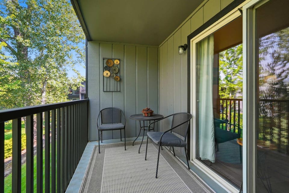 Cozy Condo by Downtown House in Bend
